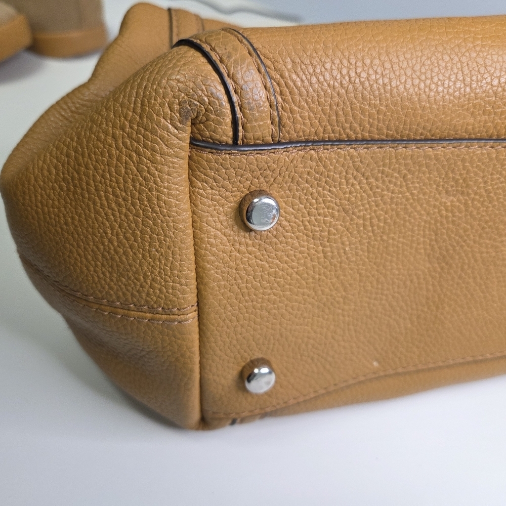 Coach 2017 Turnlock Edie Beige Camel Leather Shoulder Bag  Chain 36855 - Picture 10 of 16